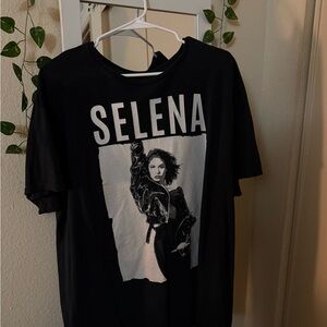 Selena Quintanilla Black Graphic T-Shirt (Official Selena Merchandise)